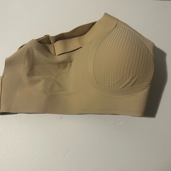 Seamless Tan Bra NWT. Wireless Bra for comfort size large - Picture 2 of 4